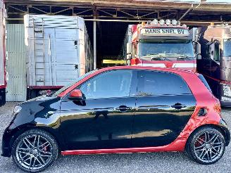 Coche accidentado Smart Forfour 1.0 Turbo 90pk Brabus - pano - nap - navi - pdc - leer - stoelverw - privacy glass - airco - cruise contr 2016/9