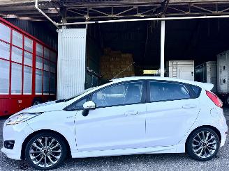 Voiture accidenté Ford Fiesta 1.0T EcoBoost ST-Line 5drs - nap - navi - clima + cruise - zwarte hemel - pdc - trekh - licht + regensensor 2016/9