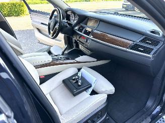 BMW X6 xDrive50i 4.4 TwinTurbo 408pk 8-traps aut + f1 Exe - facelift - hud - 22 inch - softclose - stuurverw - keyless picture 14