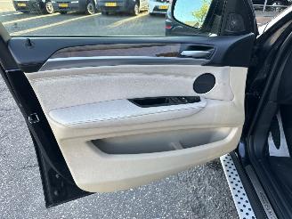 BMW X6 xDrive50i 4.4 TwinTurbo 408pk 8-traps aut + f1 Exe - facelift - hud - 22 inch - softclose - stuurverw - keyless picture 60