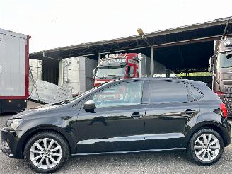 Schadeauto Volkswagen Polo 1.4 TDI 75pk BlueMotion 5drs - navi - clima - cruise - facelift - bleutooth - pdc v+a - front assist - privacy glass 2016/3