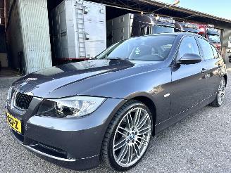 BMW 3-serie 318i 2.0 129pk 6-bak Executive sedan - xenon - clima - 58dkm - 19 inch performance + 4x goede hankook picture 2