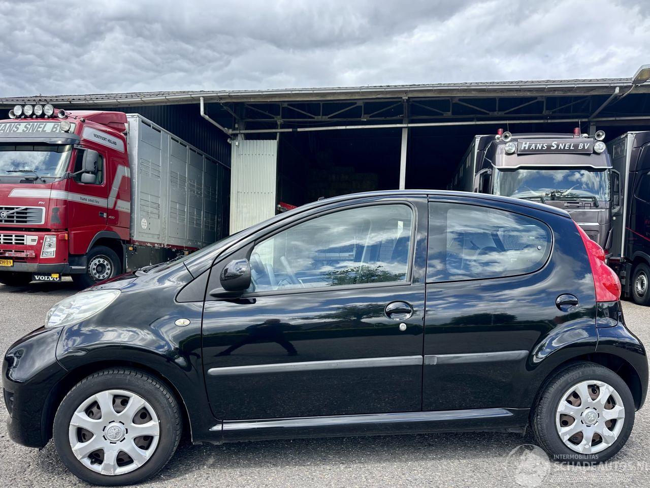 Peugeot 107 Gereserveerd 1.0-12v automaat 68pk XS 5drs - nap - carplay - airco - 49dkm - elektr ramen - toerenteller