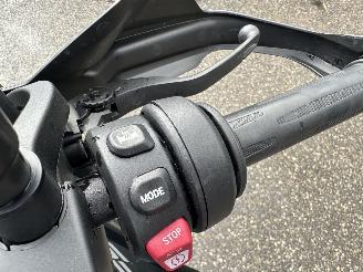 BMW F 900 R XR Triple Black 105pk - 2025 - 8885km - verwarmde handvatten - keyless - alarm - brembo -hoogte verstelling veer picture 9