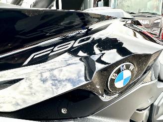 BMW F 900 R XR Triple Black 105pk - 2025 - 8885km - verwarmde handvatten - keyless - alarm - brembo -hoogte verstelling veer picture 13