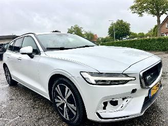 Volvo V-60 2.0 B3 Hybrid 8-traps aut Momentum - 49dkm nap - navi - camera - leer - stoel + stuurverw - CarPlay picture 4