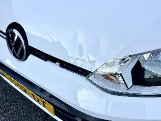 Volkswagen Up! 1.0i 65pk beats 5drs - nap - line assist - clima - cruise - pdc - privacy glass - subwoofer - licht + regensens picture 9