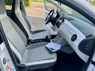 Volkswagen Up! 1.0i 65pk beats 5drs - nap - line assist - clima - cruise - pdc - privacy glass - subwoofer - licht + regensens picture 39