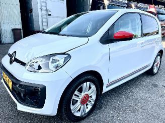 Volkswagen Up! 1.0i 65pk beats 5drs - nap - line assist - clima - cruise - pdc - privacy glass - subwoofer - licht + regensens picture 2