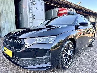 Skoda Octavia 1.5 TSI MHEV Aut + f1 Sportline - nap - 1e eig - navi - camera - inkl trekh - stuurverw - front + line + side assist picture 2
