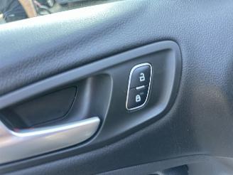 Ford Kuga 1.5 EcoB Turbo 150pk 6-bak ST-Line - nap - navi - xenon - park assist - leer + alcantara - zwarte hemel - keyless picture 46