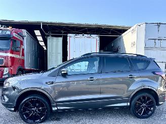 Schadeauto Ford Kuga 1.5 EcoB Turbo 150pk 6-bak ST-Line - nap - navi - xenon - park assist - leer + alcantara - zwarte hemel - keyless 2017/9