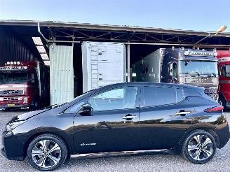 krockskadad bil auto Nissan Leaf 40kWh 150pk aut Tekna - nap - bose - 360cam - keyless - front + line + side assist - stoelverw v+a - stuurverw 2019/3