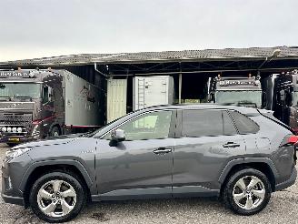 Damaged car Toyota Rav-4 2.5 Hybrid 178pk Business Intro - nap - alarm - navi - 2x cam - leer - keyless - jbl - front + line assist 2019/11