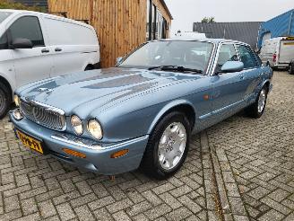 škoda osobní automobily Jaguar Xj-8 4.0  SOVEREIGN   N.A.P  rijdbaar  top jongtimer 2004/7