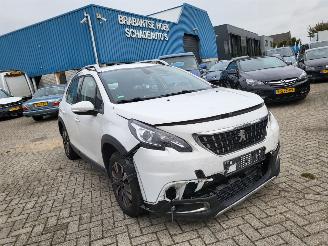 Voiture accidenté Peugeot 2008 AUTOMAAT Peugeot 2008 1.2 PureTech Allure 69000KM  RIJDBAAR 2016/1