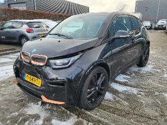 BMW i3 i3 S 120Ah 42 kWh RoadStyle Edition 1 van 1000 nwprijs € 50000.- picture 2