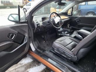 BMW i3 i3 S 120Ah 42 kWh RoadStyle Edition 1 van 1000 nwprijs € 50000.- picture 19
