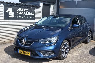 Vaurioauto  passenger cars Renault Mégane 1.5 Dci Bose 110Pk *Clima/Navi/Camera 2016/3