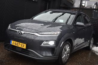 Damaged car Hyundai Kona 64Kwh Premium 204Pk 3Fase SOH 100% *Navi/Clima/Camera/Leder/Stoelverwarming 2020/12