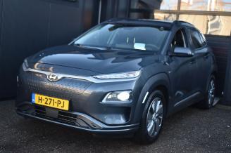 Damaged car Hyundai Kona 64Kwh Premium 204Pk 3Fase 100% Soh *Navi/Clima/Camera/Leder/Stoelverwarming 2020/12