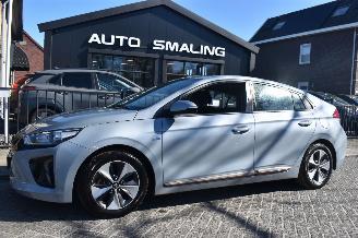 damaged passenger cars Hyundai Ioniq 28Kwh Comfort 120Pk 100% Soh *Navi/Clima/Camera 2018/8