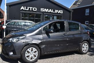 damaged passenger cars Toyota Yaris 1.5 Hybrid Aspiration 75Pk *Navi/Clima/Camera 2017/8