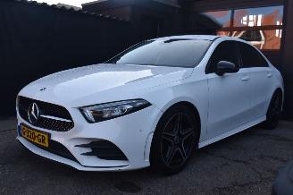 Vaurioauto  passenger cars Mercedes A-klasse 180 Business Solution AMG 136Pk *Navi/Clima/Camera/Stoelverwarming 2019/7