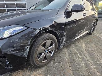 BMW 1-serie M-SPORT /AUTOM / PANO / HEAD UPP picture 8