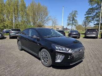 Auto incidentate Hyundai Ioniq 100kw FEEL / NAVI / CAMERA / STOELVERW / 30 DKM 2022/3