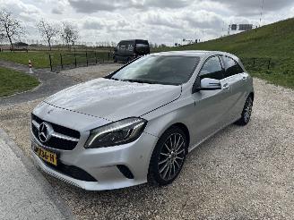 Coche accidentado Mercedes A-klasse 180 prestige automaat/navi/camera 2017/11