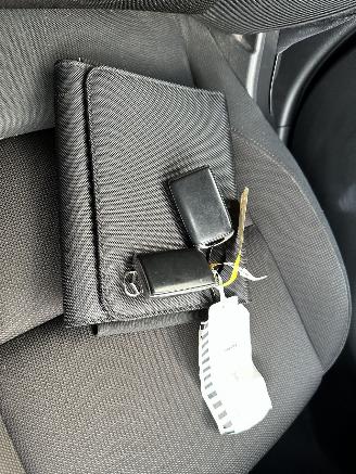 Mazda 3 2.0 SkyActiv-G Luxery | RHD | HUD | CAMERA | ACC picture 31