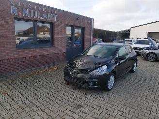 Vaurioauto  passenger cars Renault Clio LIMITED 2018/11
