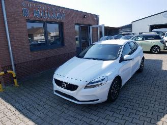 Coche accidentado Volvo V-40 LED 2019/3