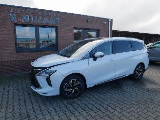 krockskadad bil auto DFSK  FORTHING U TOUR PANORAMADAK LEER LED 7 PERSOONS 2023/10