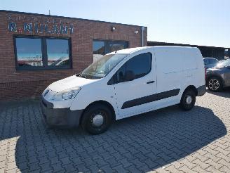 skadebil auto Peugeot Partner L2H1 AIRCO 2012/2