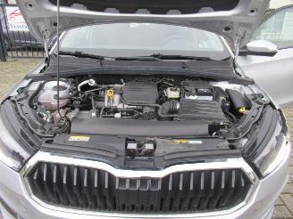 Skoda Fabia 1.0B Ambition 33.800km!!  Start&Stop Climatronic StoelVerwarming Keyless-Go  CruiseControl  Parktronic.... picture 10