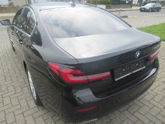 Vaurioauto  passenger cars BMW 5-serie 520E Lim. Aut. PluginHybrid  62.241km!! VirtualCockpit Climatronic Leer Navi Camera StoelVerwarming..... 2022/3