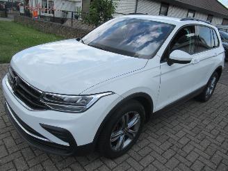 uszkodzony samochody osobowe Volkswagen Tiguan 2.0TSI 190pk DSG Aut. 4MOTION 4x4  Climatronic Navi Camera TrekHaak-Klapbaar... 2024/7
