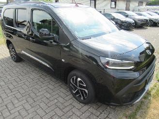 Voiture accidenté Toyota ProAce Proace City 1.5D 130pk AUT. Lang 7-Zits Climatronic Navi Camera Stoel/StuurVerwarming Keyless-Go 2024/12