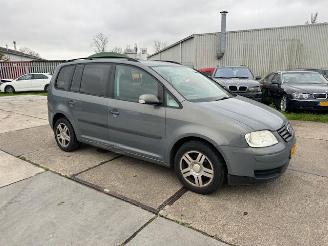 Volkswagen Touran 1.6 16v FSI Athene 7 persoons picture 2