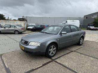 krockskadad bil auto Audi A6 2.4 5V Advance sedan Aut. 2000/4