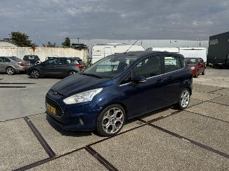 krockskadad bil auto Ford B-Max 1.0 Ecoboost Titanium 2013/3