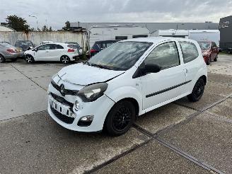 krockskadad bil auto Renault Twingo 1.2 16v Authentique 2012/3