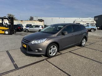 krockskadad bil auto Ford Focus 1.0 Ecoboost Wagon Edition Plus 2013/10