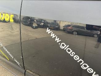 Volkswagen Transporter 2.0 TDI L2H1 DC Highline picture 19