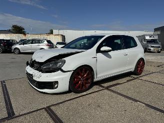damaged passenger cars Volkswagen Golf 2.0 GTI adidas 2010/7