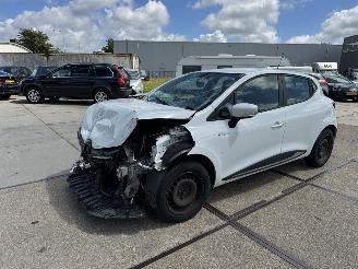 Coche accidentado Renault Clio 1.5 DCI Eco Authentique 2016/1