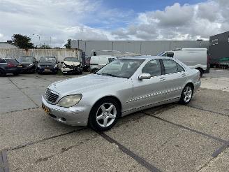 Damaged car Mercedes S-klasse 320 2001/6