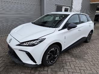 Schadeauto MG MG4 MG4 EV 49kWh volledig rijdbaar! 2024/5